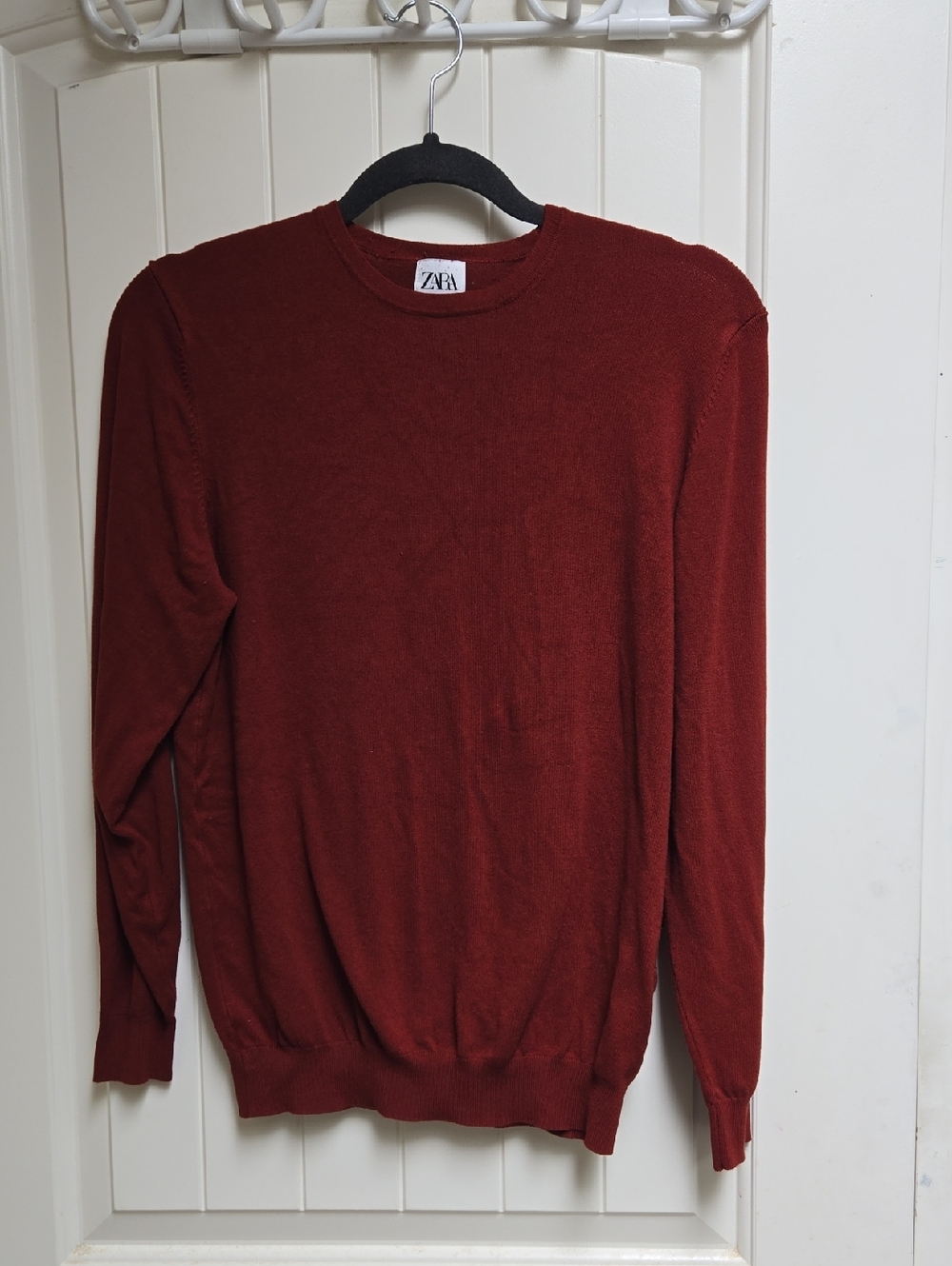 Zara Women' s Crewneck Sweater in Deep Burgundy Small Long sleeve